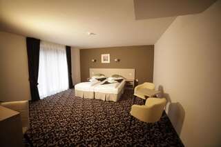 Отель Zana Vaii Арьешени Двухместный номер с 1 кроватью или 2 отдельными кроватями и собственной ванной комнатой-8